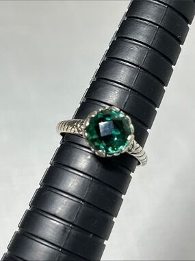 New ANIKA WITT Sterling Silver Ring 
Emerald Green Round CZ
Size 6.75. Stamped